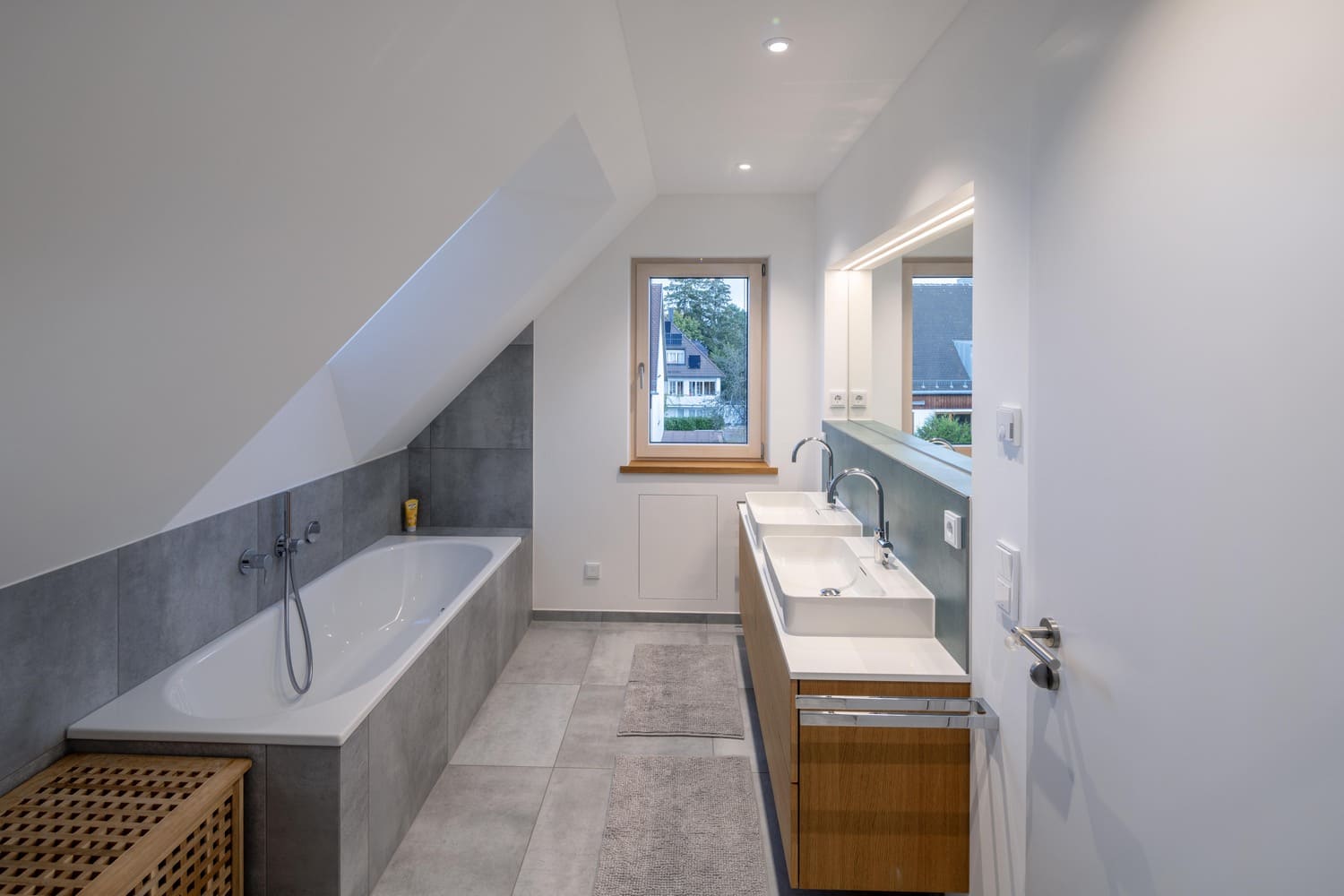 Badezimmer unter dem Dach