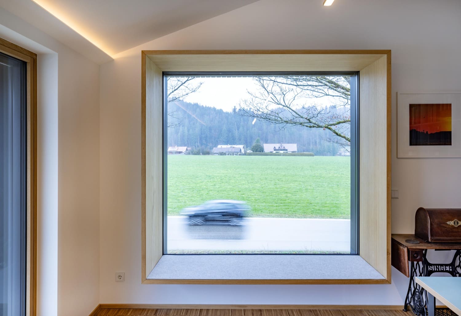 Sitzfenster mit Bergblick