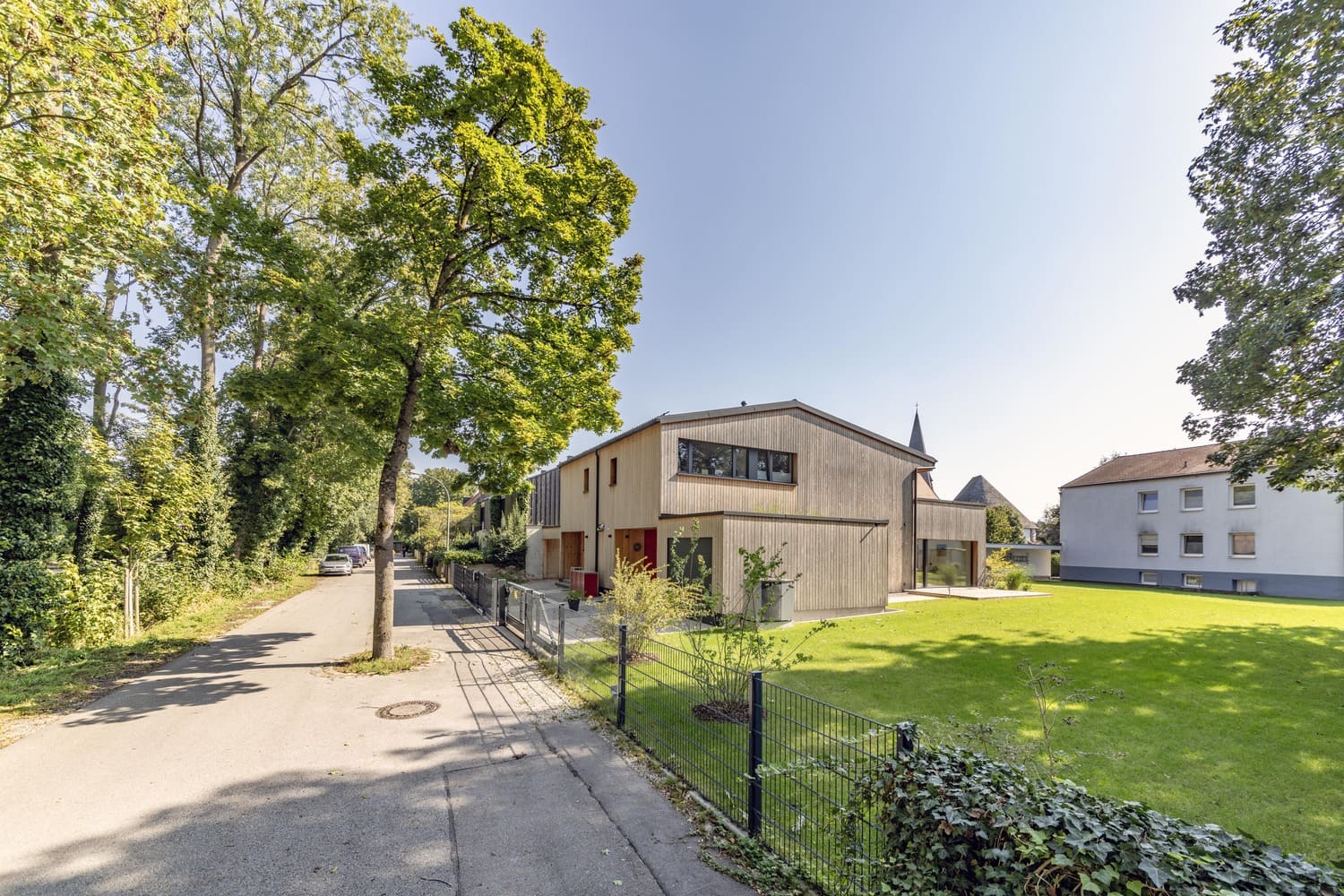 Straßenansicht Holzhaus