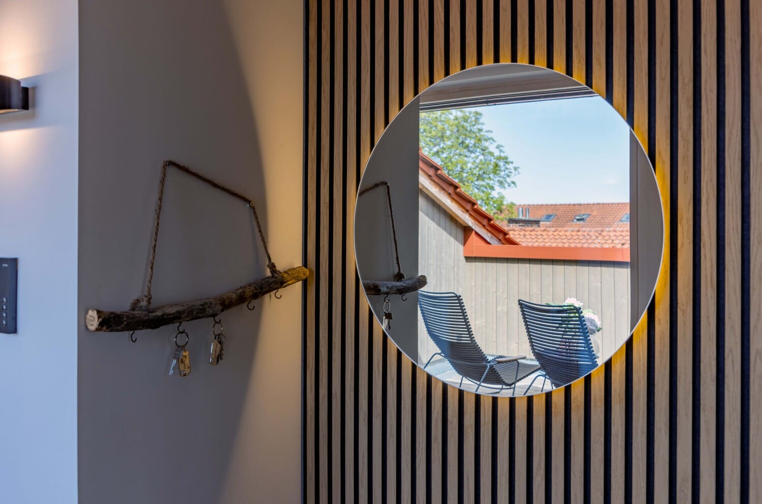 Mehrfamilien Holzhaus in Übersee, Chiemgauloft, Ferienwohnung, Flurspiegel